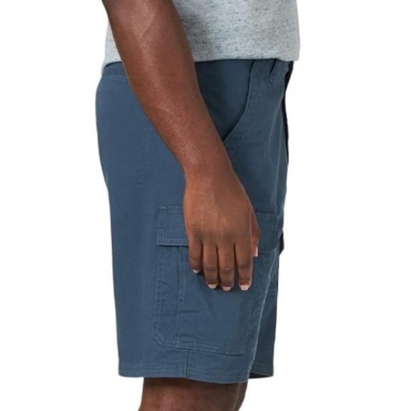 Wrangler men's size 42 blue relaxed fit cargo shorts - Picture 3 of 8